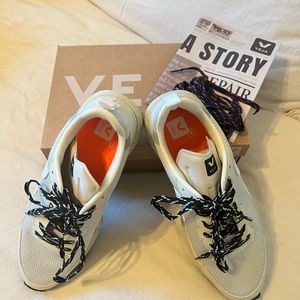 Veja Tennis Shoes Size 11 (Eur 42)